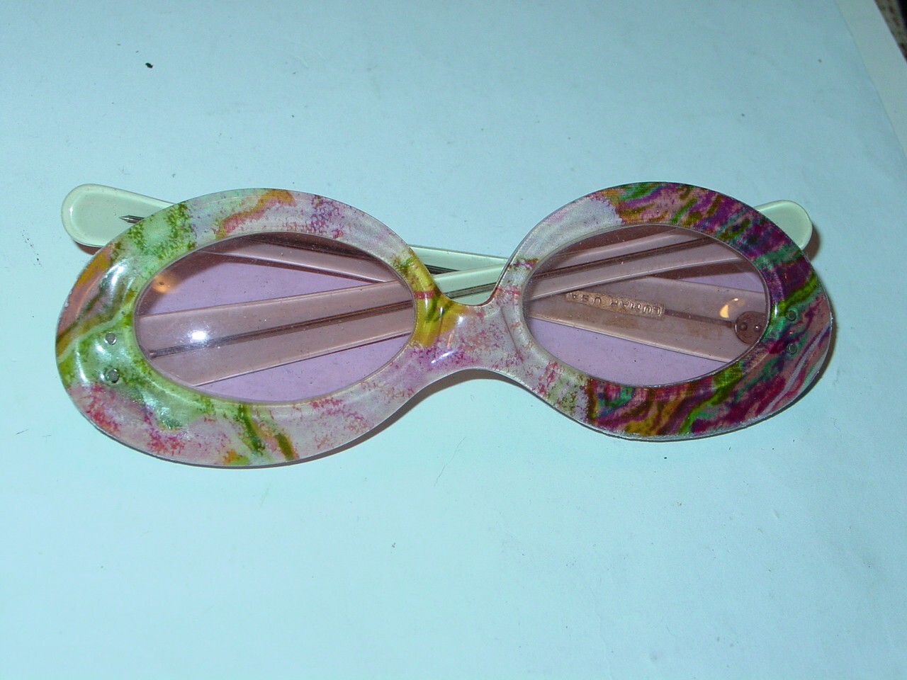 SUNGLASSES VINTAGE 1980's RETRO PUNK ROCK SUMMER TIME GROOVE -Plastic Frame B-3