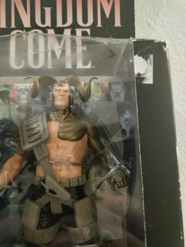 Figura de acción DC Direct Kingdom Come Magog Collector diseñada por Alex Ross Foto 3 de 4