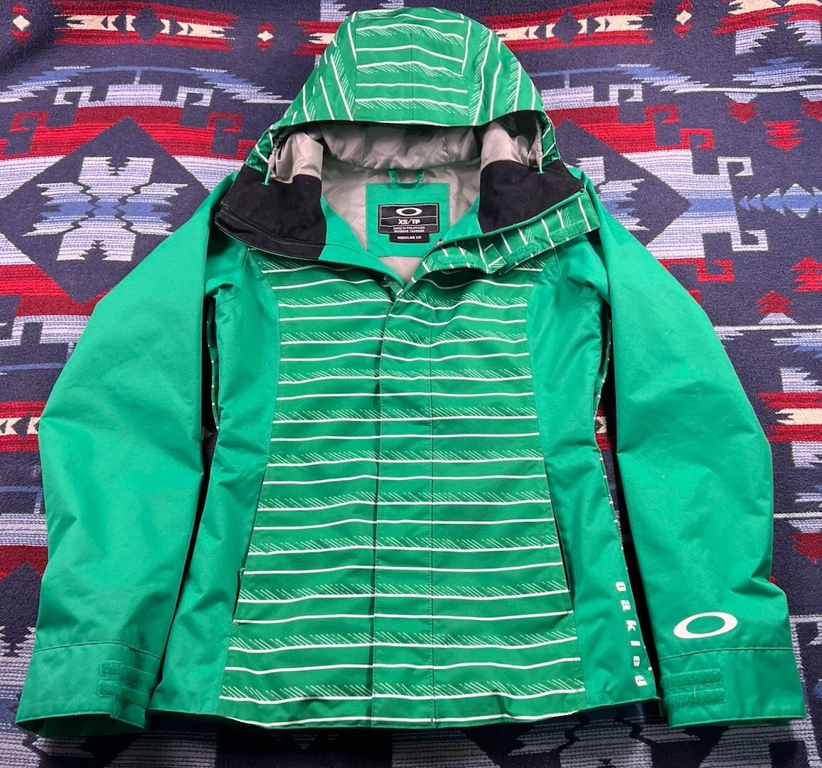 Oakley Ski Snow Board Jacket Womens XS Green Thinsulate Insulated Hooded X SMALL