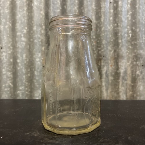 Wakefield Castrol Genuine 1 Pint Embossed Vintage Australian Motor Oil Bottle - Picture 3 of 6