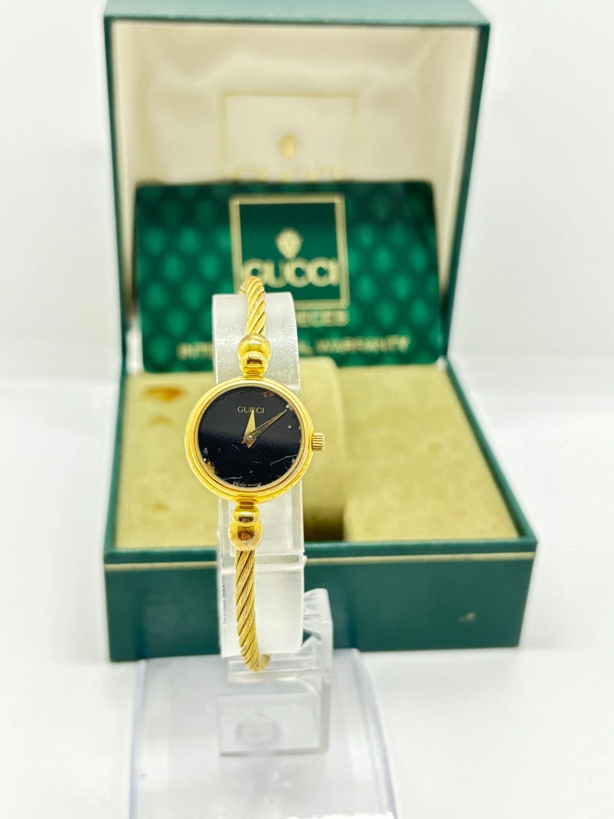 [Exc+5 avec boîte] Montre femme GUCCI 2700,2 L cadran noir bracelet doré occasion F/S