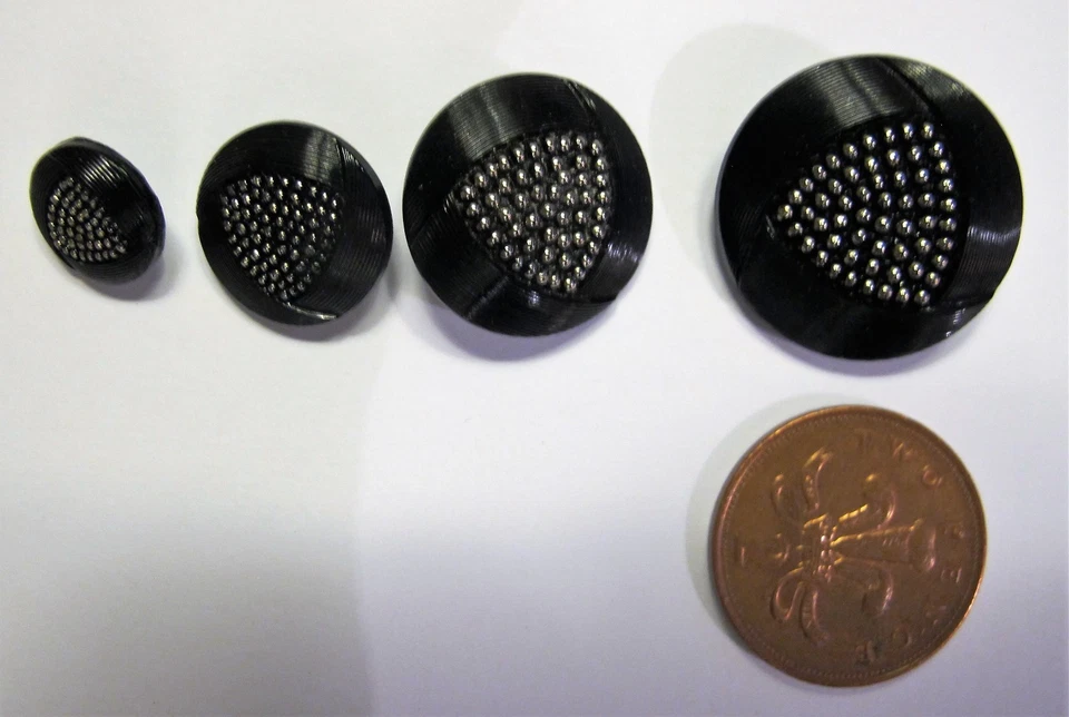 4 GLASS BUTTONS - black & silver. Round shank. Gradual 2.2 cm to 1 cm. Vintage. - Image 2 of 4