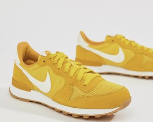 nike internationalist mustard