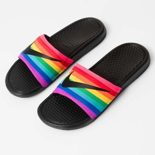 Neu Nike Benassi JDI Be True Slides schwarz Regenbogen LGBTQ CD2717-001 Herren Größe 16 - Bild 1 von 4