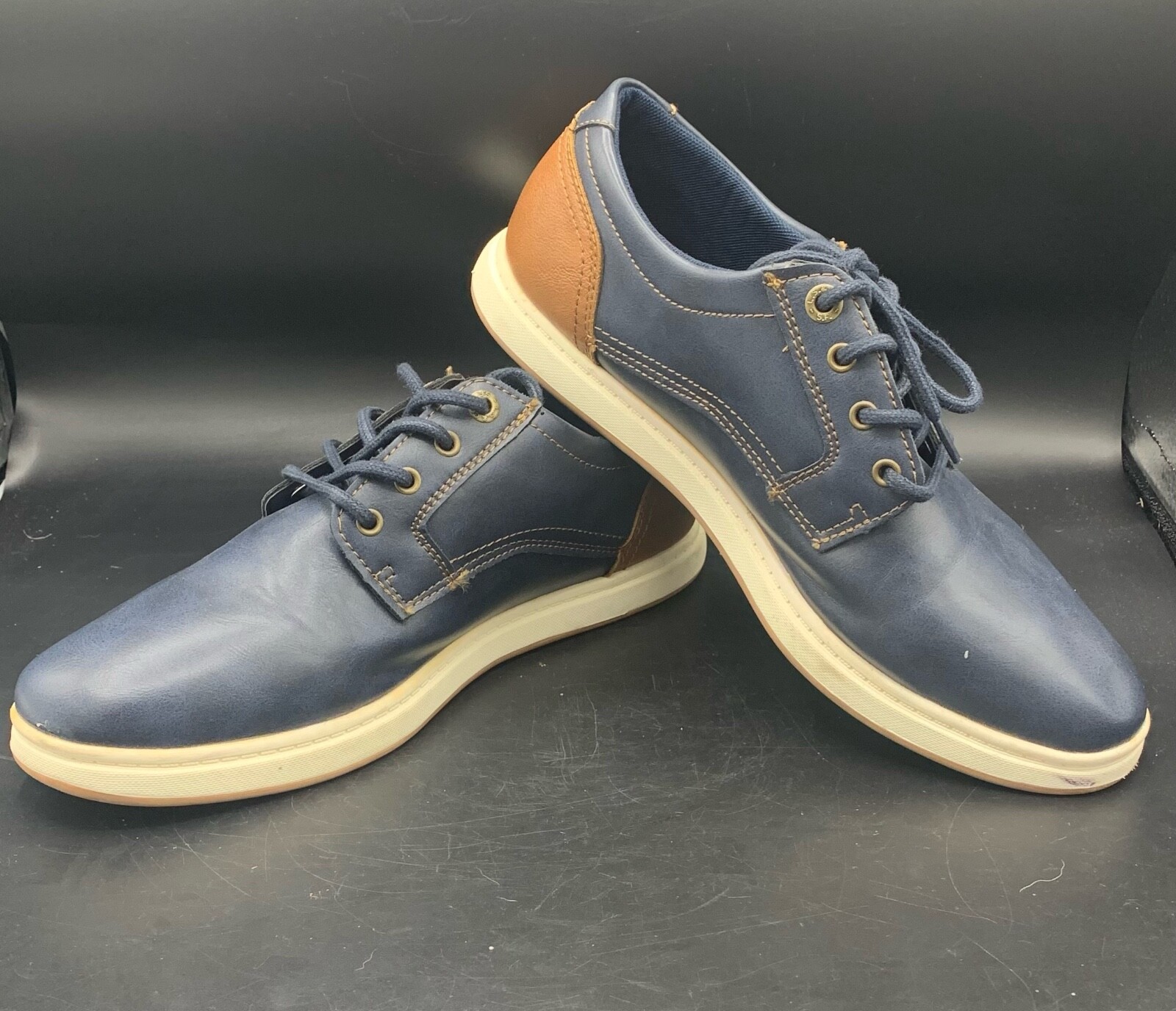 Levis Arnold BRNSH Navy / Tan Men's Casual Comfort Shoes Size 9.5 M