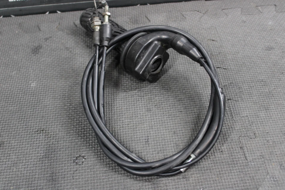 2005 YAMAHA YZ250F OEM RIGHT THROTTLE GRIP ASSEMBLY 5BE-26240-00-00 5BE-26282-00 - Image 2 of 4