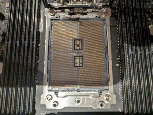 ASUS ROG STRIX TRX40-E GAMING support AMD Ryzen Threadripper - Photo 6/9