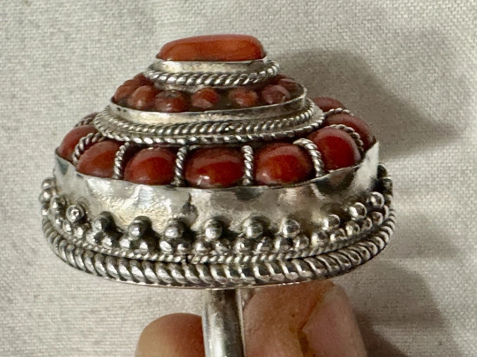 Anillo cúpula racimo coral rojo plata esterlina vintage talla 6,75, 23,7 g, hecho a mano Foto 4 de 4