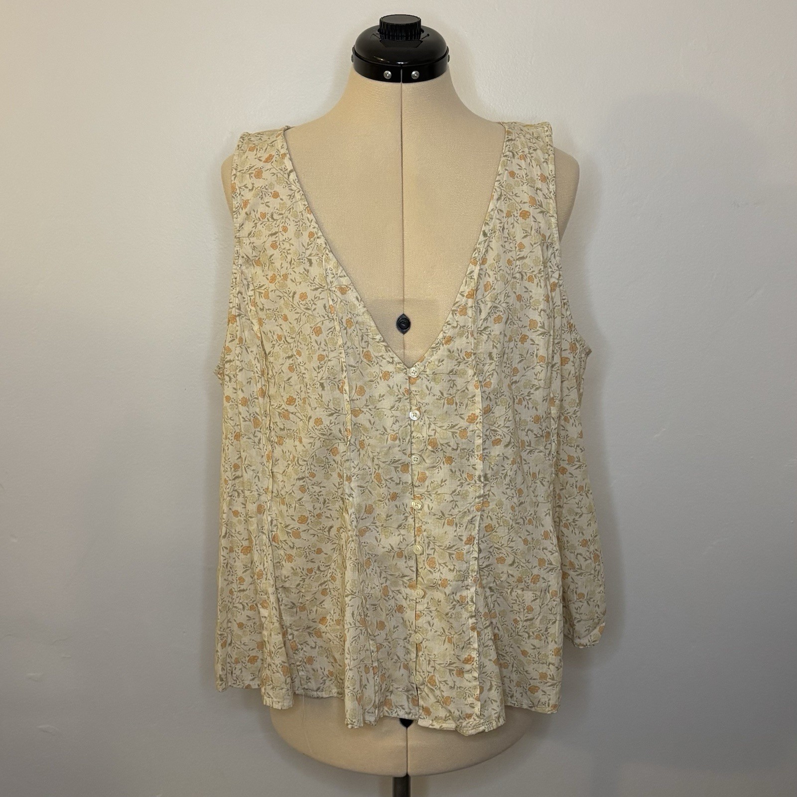 Universal Thread Button-Down Pintuck Tank Top in … - image 1