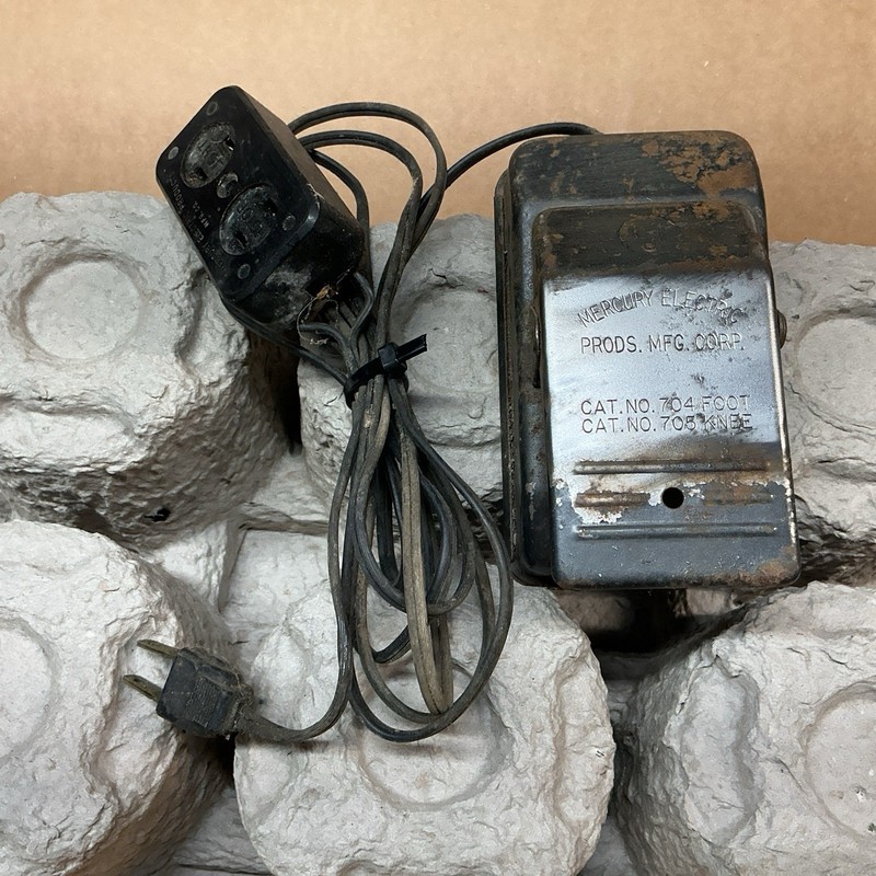 VINTAGE ELECTRIC SEWING MACHINE FOOT/KNEE/LIGHT CONTROL PEDAL WITH CORD