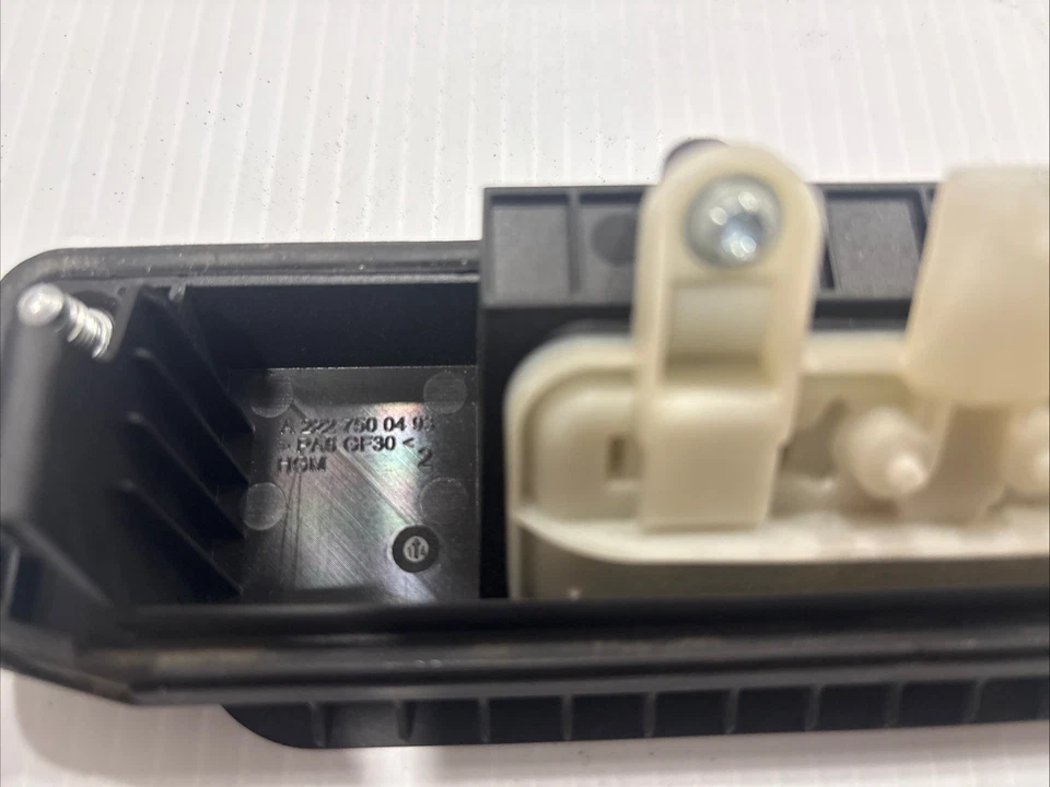 15-20 Mercedes W117 CLA250 C300 maletero trasero liberación manija abierta OEM Foto 4 de 4