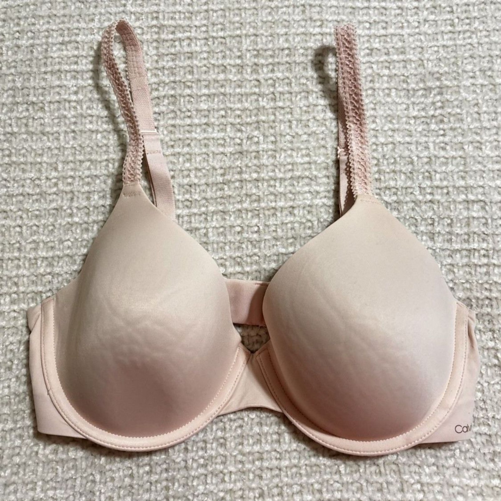 Calvin Klein 32D Nude T-Shirt Bra Underwire Lightly Lined Smooth Everyday Blush