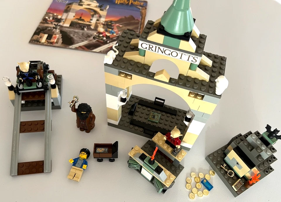 LEGO Harry Potter 4714 Gringotts Bank Complete + instruction manual - Image 2 of 4