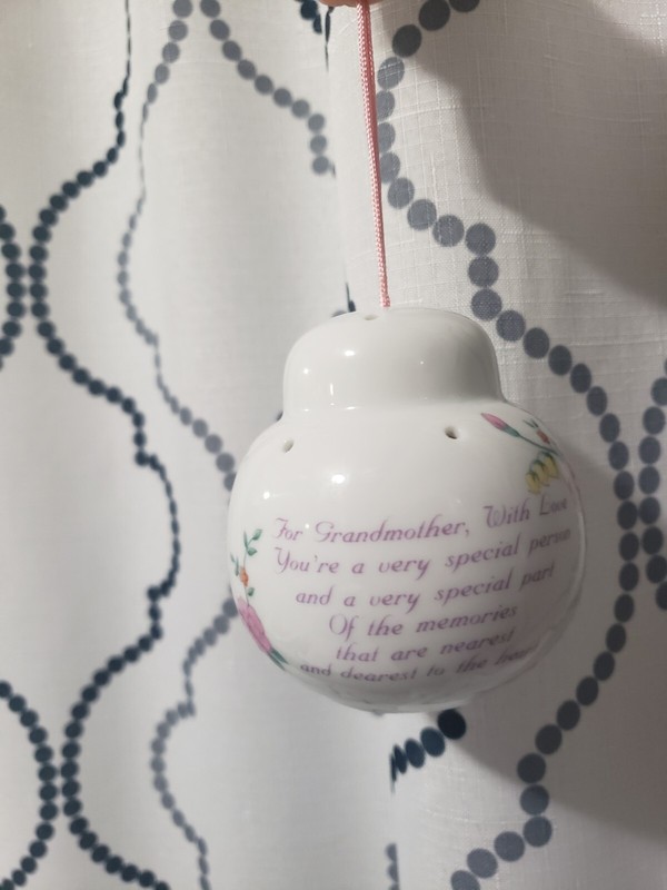 Vintage Russ Grandmother Poem White Pomander Fragrance Holder 1997 , Made Japan