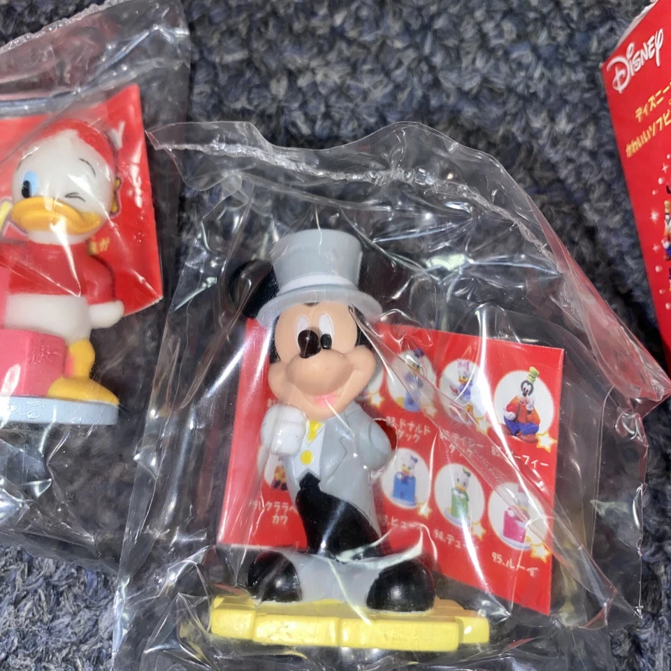 Lote 4 bonecos misteriosos Tomy Disney Japão Mickey Mouse Louie Toy Story Pete - Imagem 3 de 4