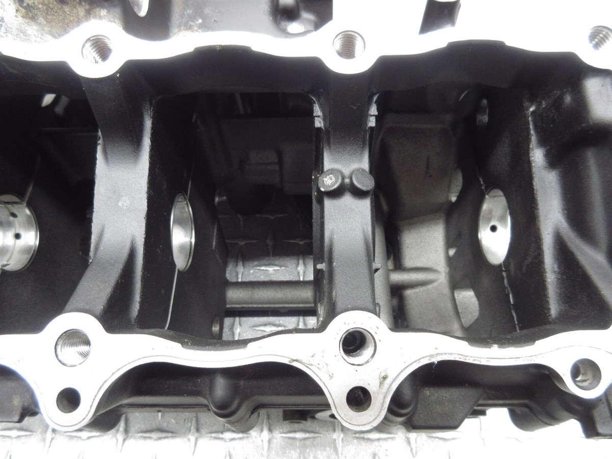 2000 00 01 Kawasaki ZX12R ZX1200 OEM Crankcase Crank Case Engine