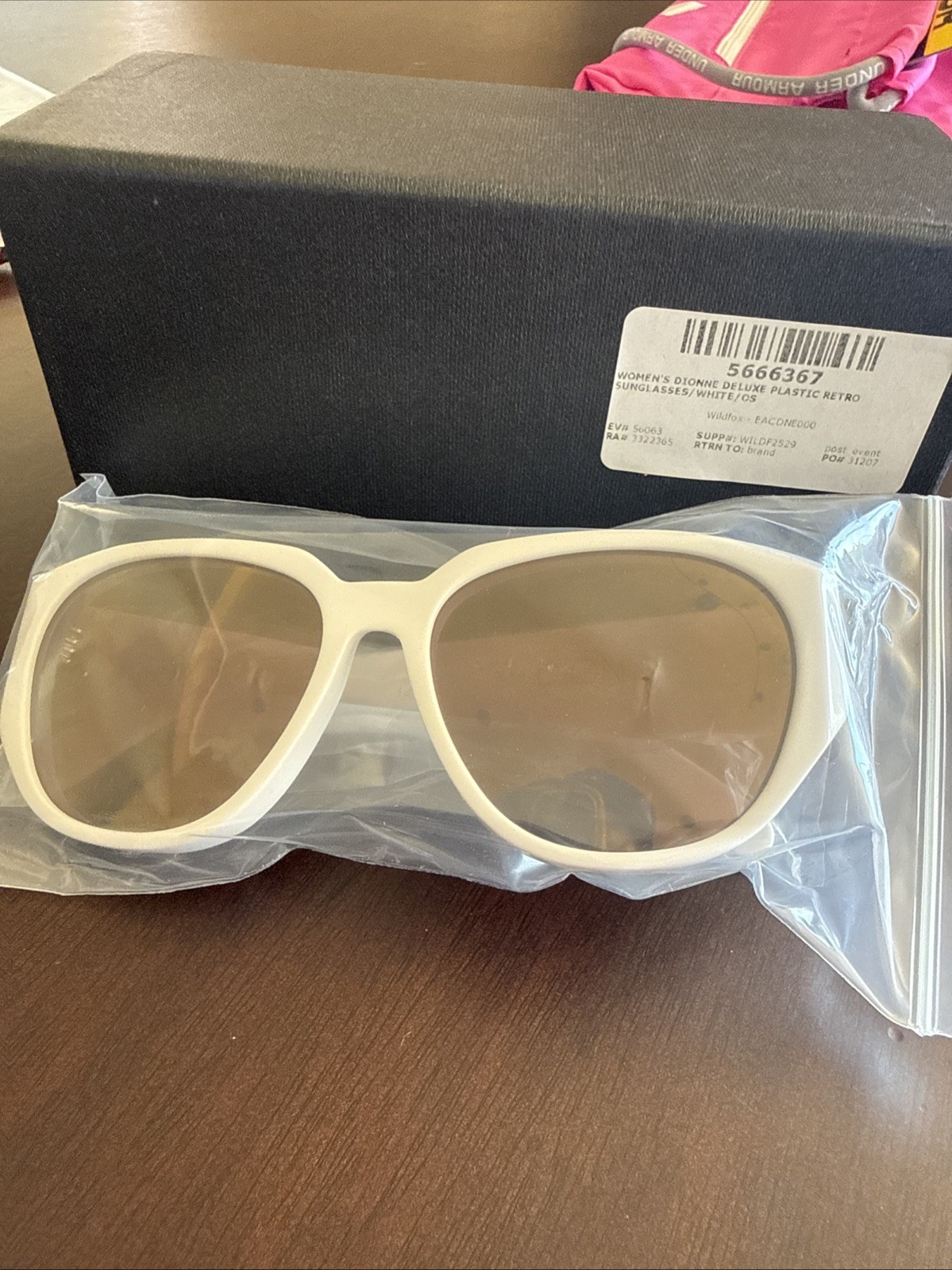 Wildfox Women’s Dionne Deluxe Sunglasses Plastic Retro White Brand New image 6