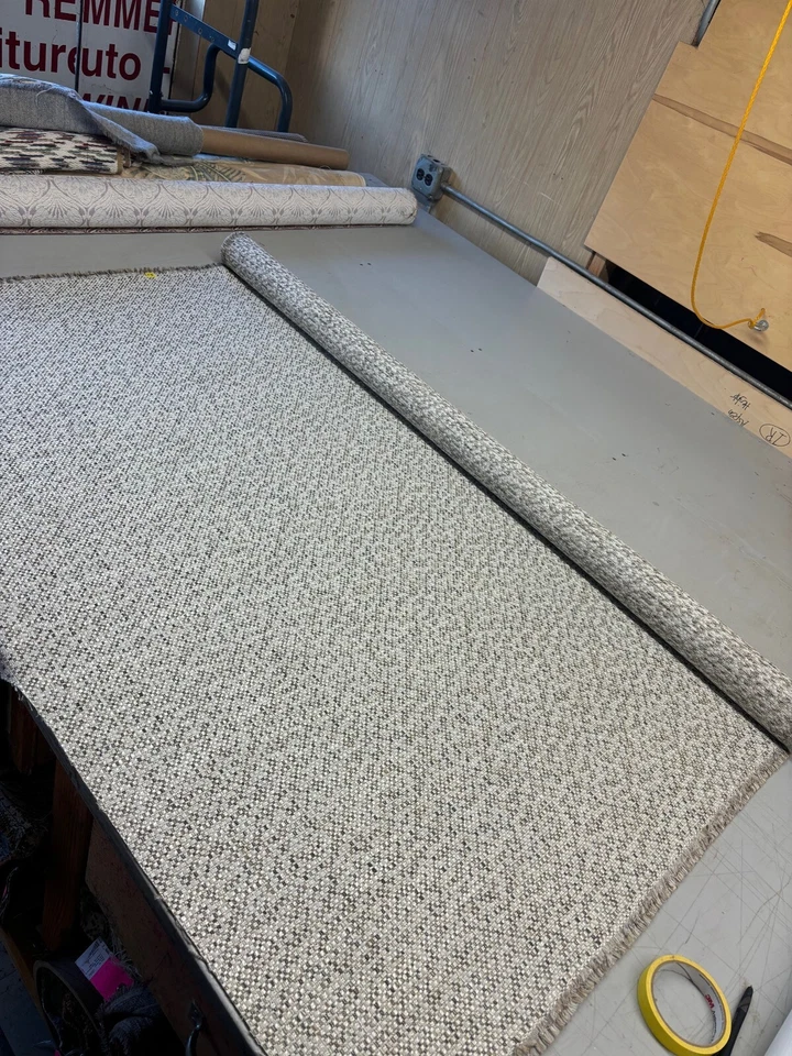 2.5 YARDS KRAVET CONTRACT FABRICS: 36324.161.0 NEUTRAL TEXTURE UPHOLSTERY FABRIC - Image 3 of 3