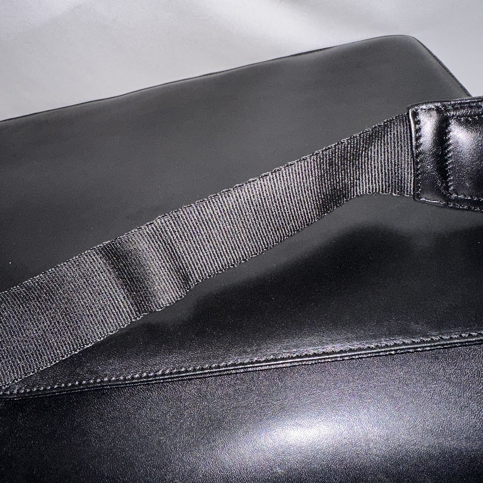 Zero Halliburton Leather Business Laptop Briefcase with Metal trim