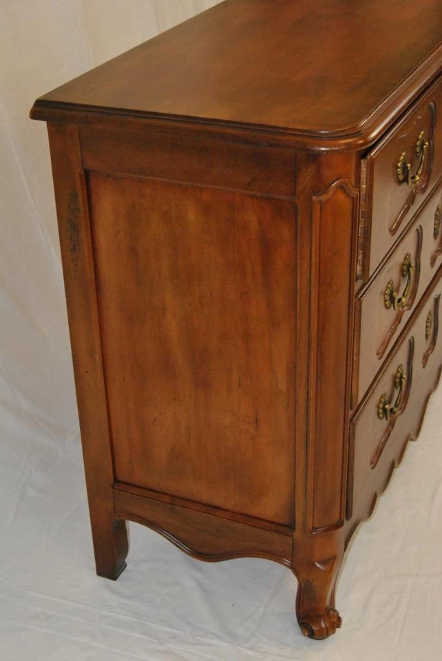 Cajonera French Country Cherry con 4 cajones de Henredon Registry Foto 3 de 4