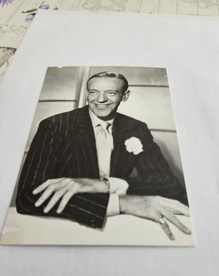 2 Autogrammkarten von Fred Astaire  unsigniert 