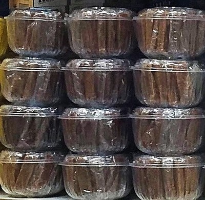 Bowl of (20) Pieces of Black Coconut Candy (Dulce de Mampostial)