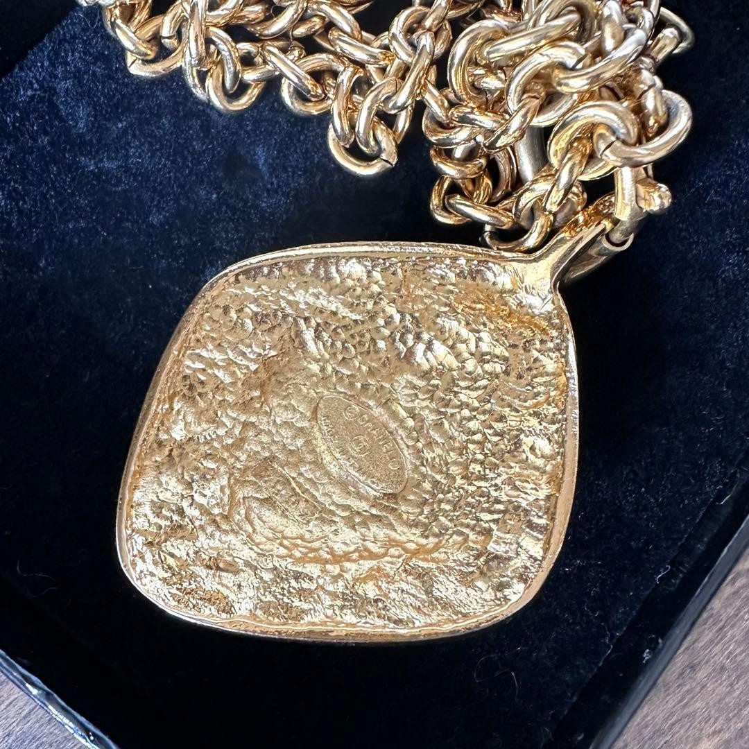 Chanel Gold Plated Necklace, Vintage, Made in France, Box Included thumbnail 4