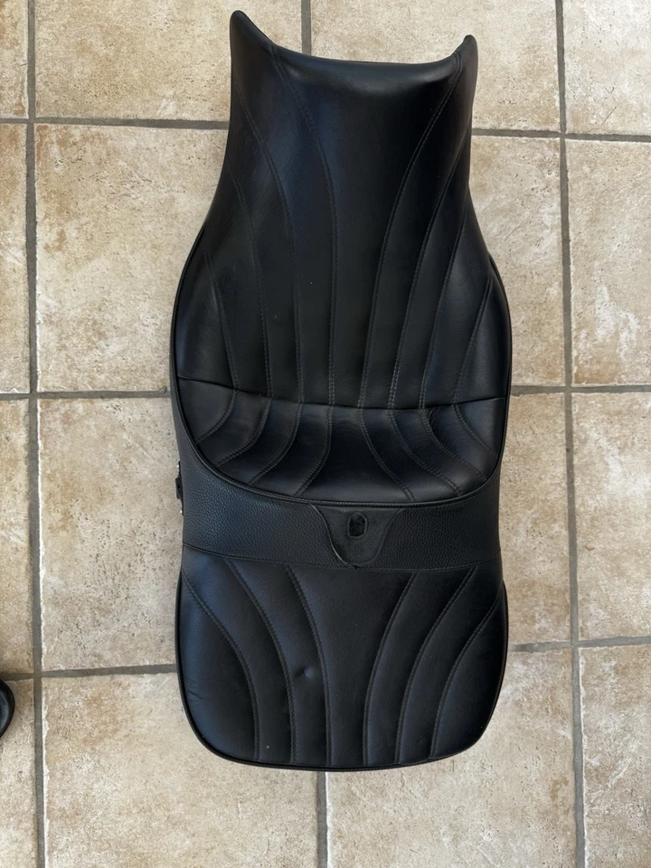 BMW R1200rt Corbin Heated Saddle - Image 3 of 3