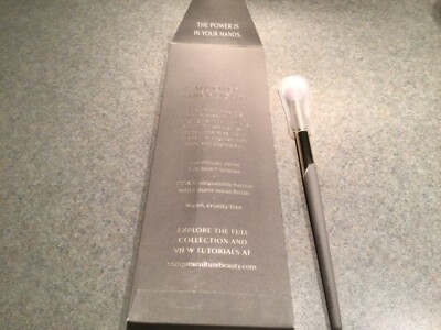 COMPLEX CULTURE ALL OVER HIGHLIGHT BRUSH
