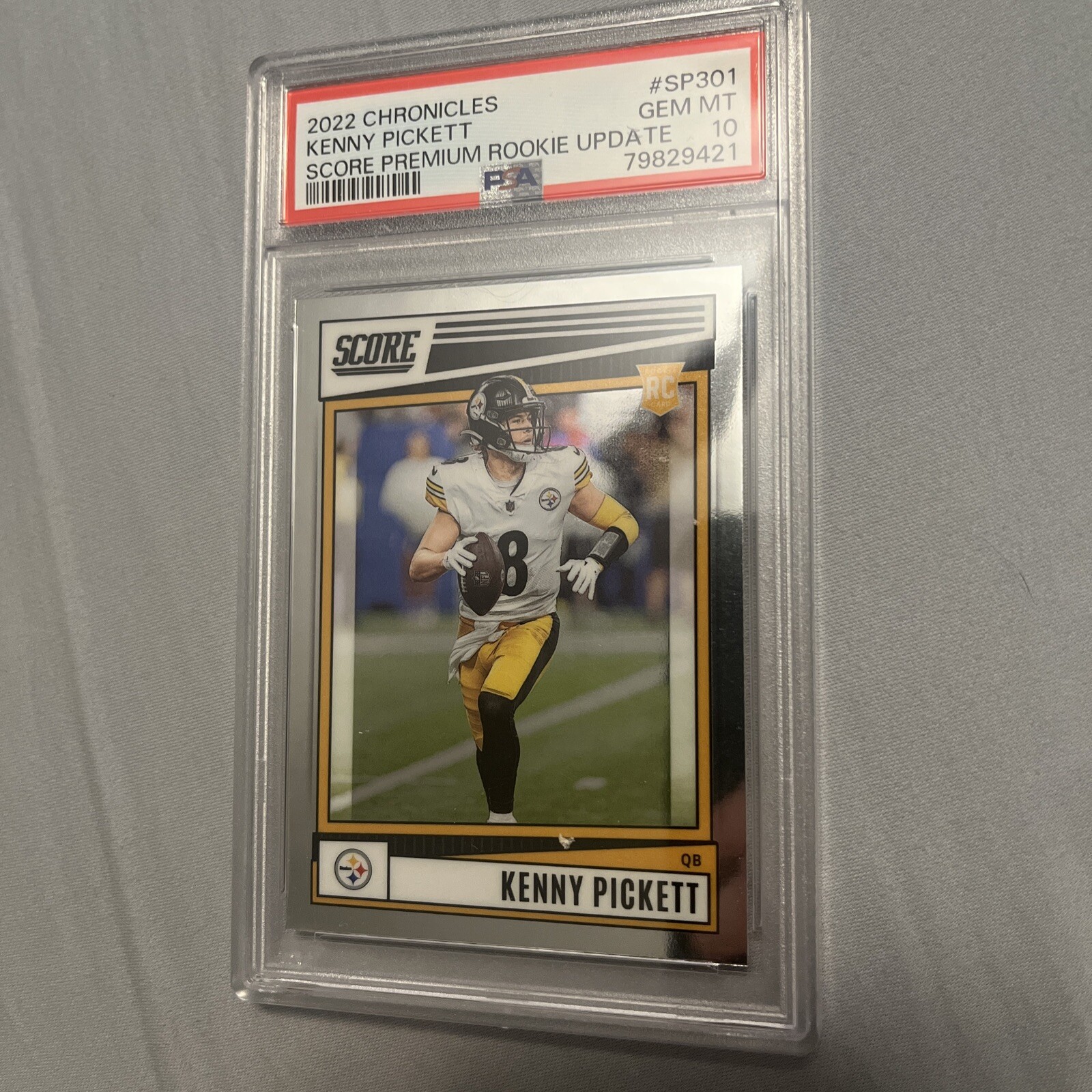 Kenny Pickett Panini Chronicles Score Premium Rookies Update #SP301 Signature-Gem Masters 1/1