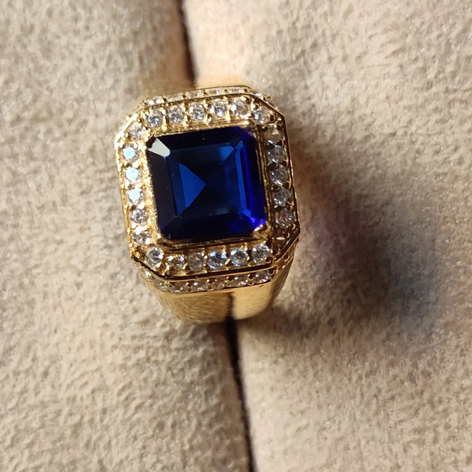 Кольцо мужское из чистого желтого золота 14 карат с натуральным синим сапфиром изумрудной огранки 4 карата - Изображение 2 из 4