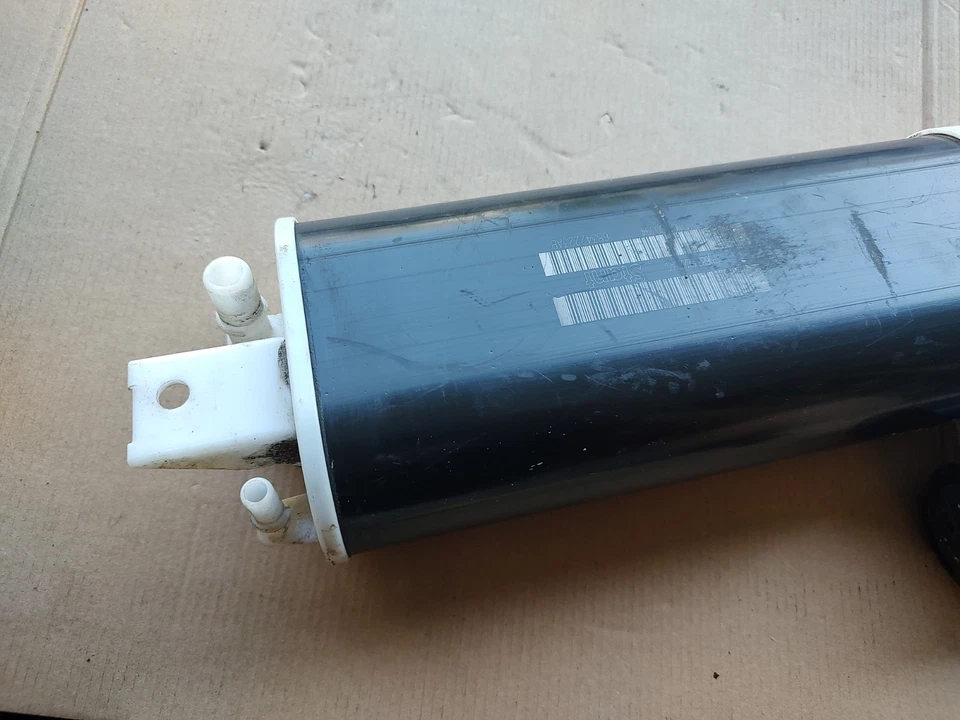 Evaporador de vapor de combustible Dodge Challenger 15-2023 bote de carbón 68342222ac JT7 Foto 3 de 4