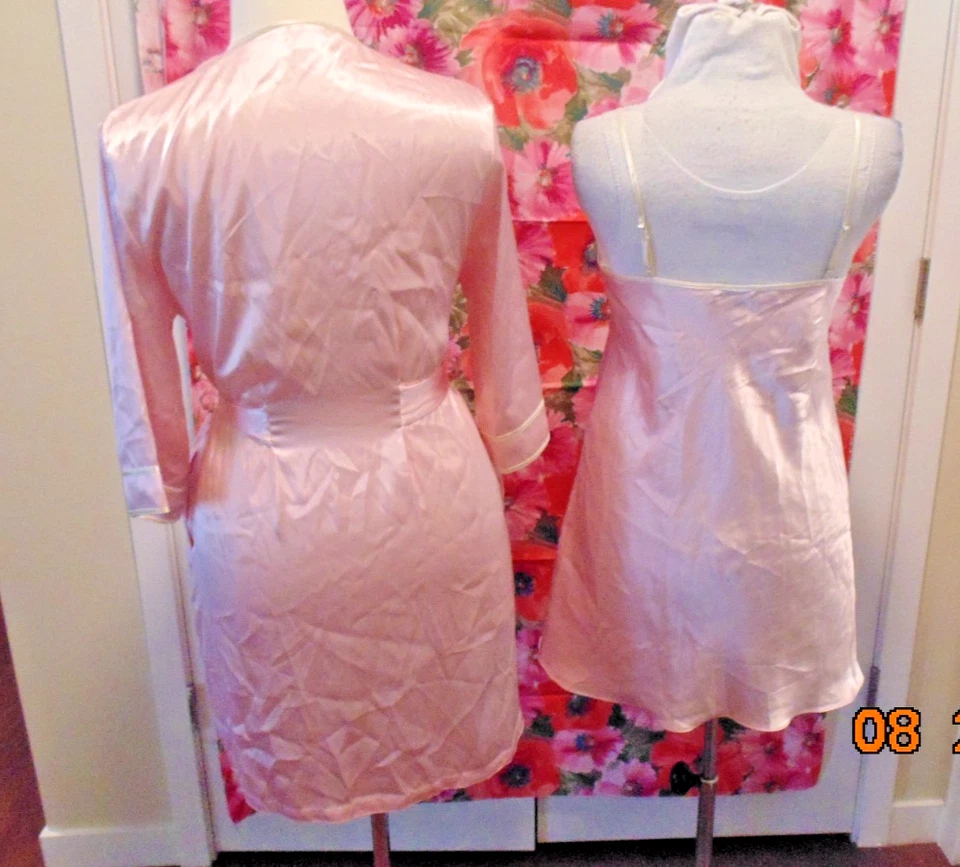 JNY Jones New York Pink w/Ivory Trim Satin Short Gown Sz M & Wrap Robe Sz S/M - Image 2 of 4