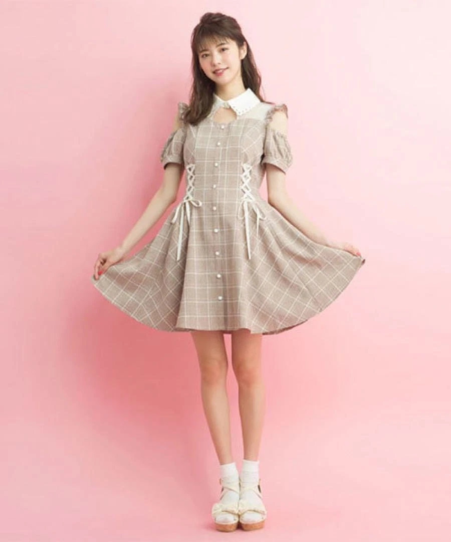 UNDERCOVER Abito stringato spalle aperte colletto scala miele segreto