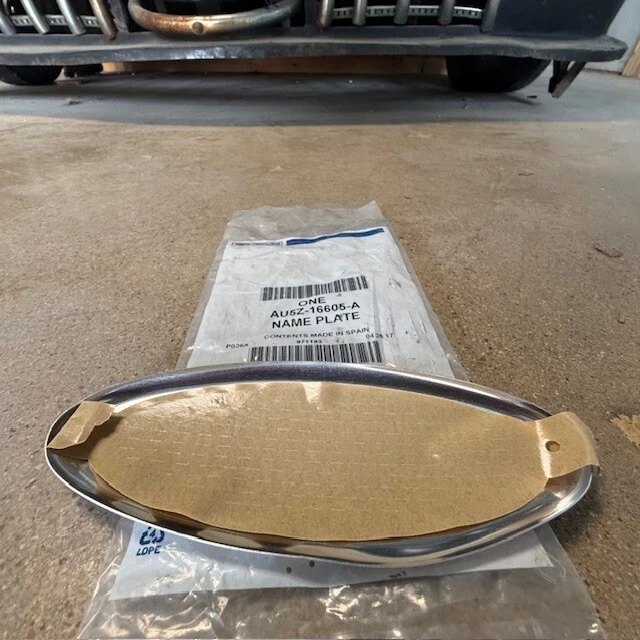 12-17 Ford Transit Connect 12-14 Focus Front Grille Emblem OEM NEW AU5Z-16605-A - Image 2 of 3