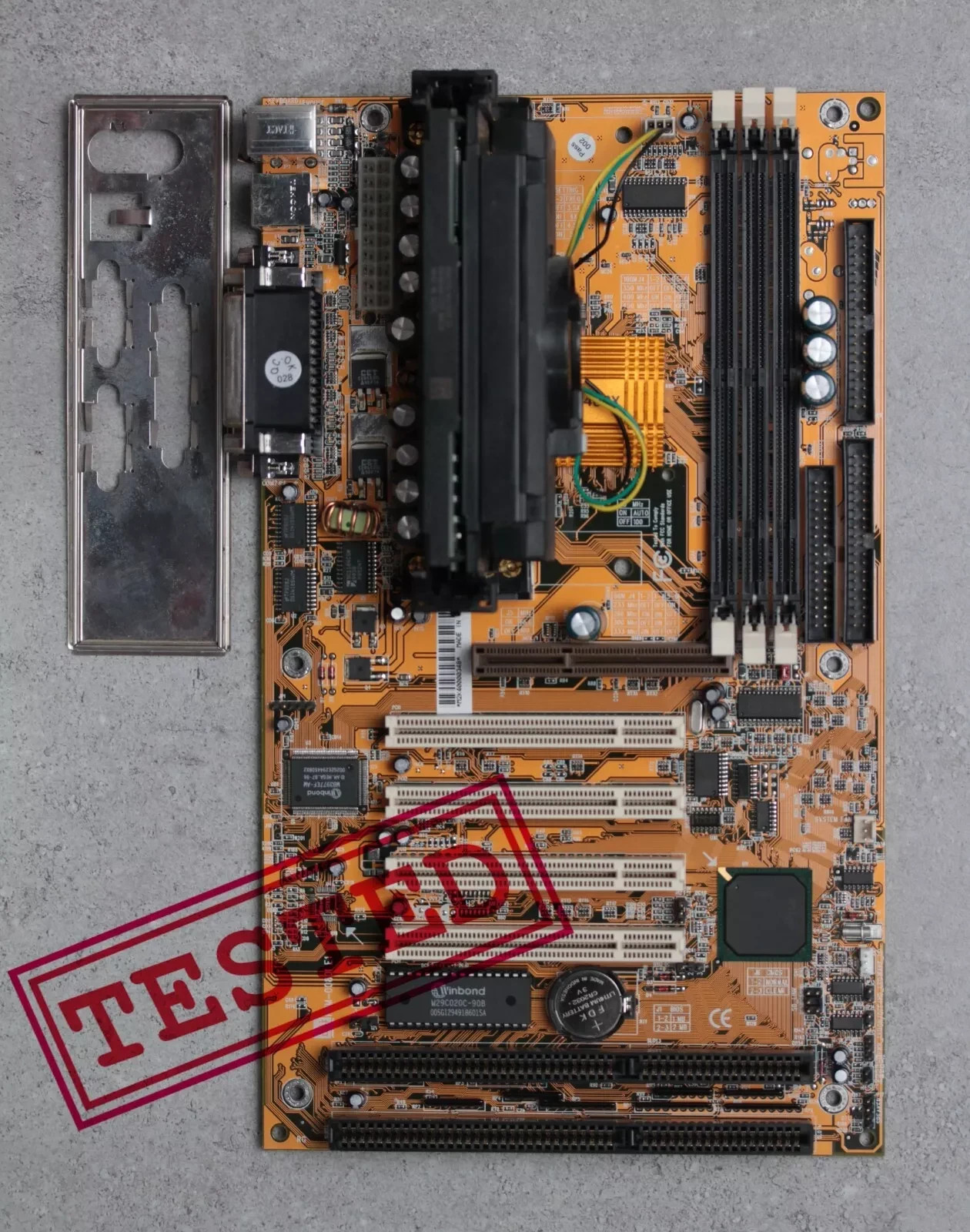Slot1 DTK PRM-0080I-E1 Motherboard Intel 440BX chipset with PIII450 & I/O shield