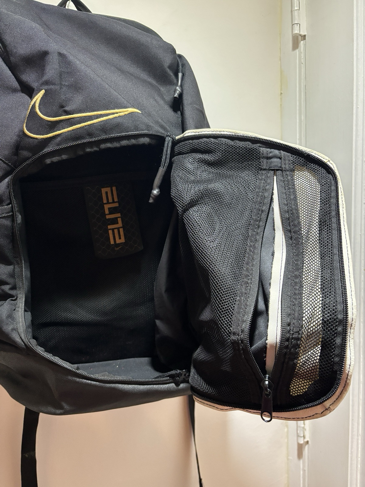 Nike Hoops Elite Pro Black Metallic Gold Sports Basketball Gym