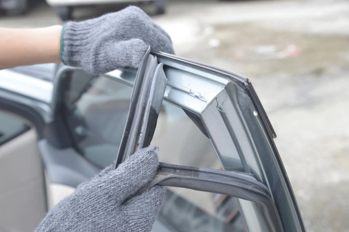 Cinta De Sellado De Goma Para Bordes De Ventanas Laterales – 4 Metros, Negro Mate, Universal