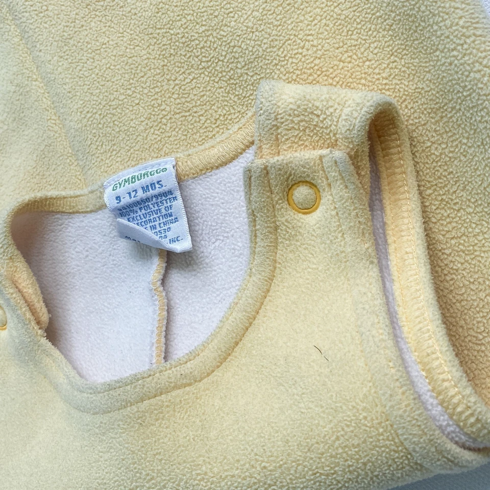 Mameluco para bebé Gymboree 9-12 meses amarillo polar calcetín aplique de mono Foto 3 de 4