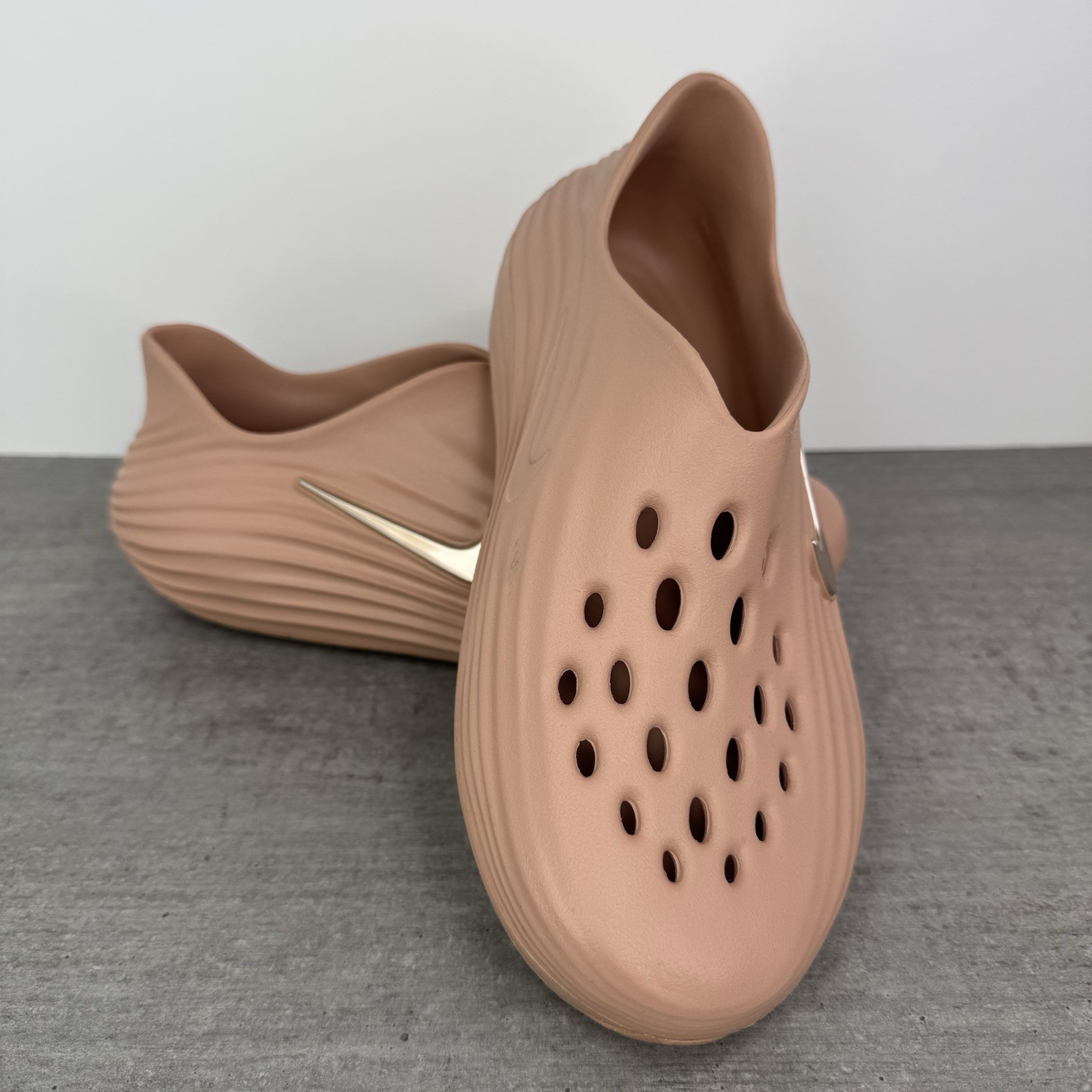 Nike ReactX Rejuven8 “Rose Gold" HV5062-700 Women’s Size 8 / Men’s Size 7 image 4