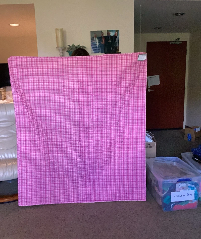 Corazones aplicados bordeados por una tela circular coordinada en un edredón hecho a mano Foto 4 de 4