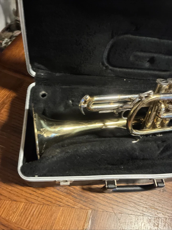 Trompeta Escolástica Bendición De Colección Elkhart Indiana EE. UU. con Estuche - Sin Boquilla Foto 4 de 4