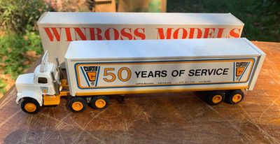 Curtis Lifts 50 Years of Service 1981 NY Winross Semi Truck Die-Cast 1:64