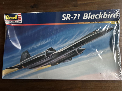 Revell 1:72 - SR-71 Blackbird Scale Plastic Kit Model - Lockheed USAF Box Dented