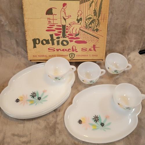VTG Federal Glass Patio Snack Set White Atomic Flower MCM Milk Glass USA 8 pcs