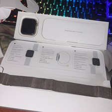 Apple Watch Series 9 45mm GPS Cellular Gold Stainless Steel Milanese Loop A2984