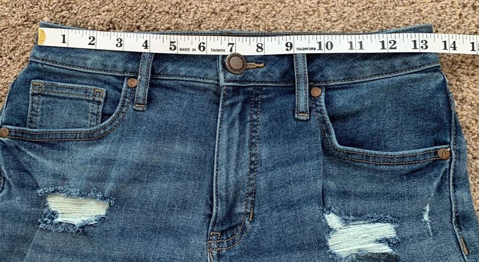 Bermuda Simply Vera Wang feminina tamanho 2 jeans stretch desgastada W27xL7 - Imagem 4 de 4