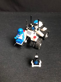 LEGO 1621 Classic Space Futuron Lunar MPV Vehicle from 1990