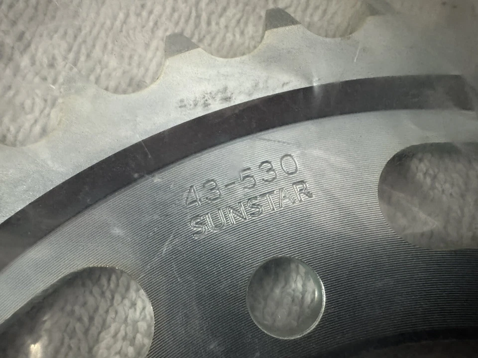 SUZUKI GSX1300R HAYABUSA 2008-2024 CHAIN SPROCKET KIT GOLD RK (27600-24F60-118) - Image 3 of 4