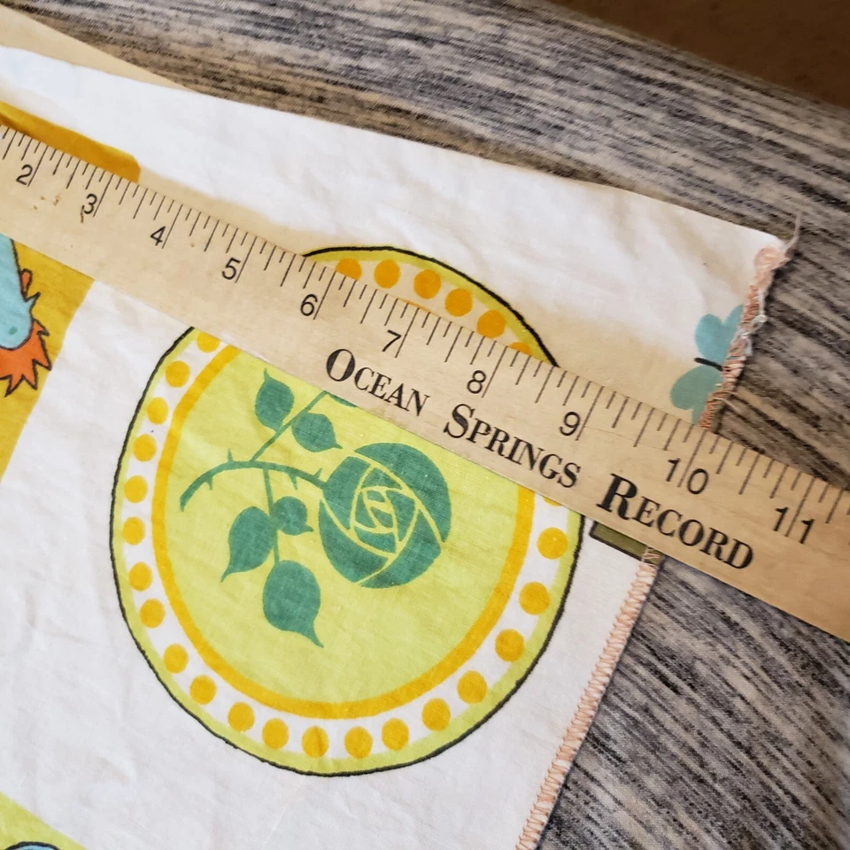 1970s Fruit Flowers Cutting Board Rooster VTG Fabric 35 x 46 Kitchen Rare MCM - Image 2 of 4